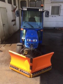 Iseki TM3245 AHL mit Streuer und Schild 50 Betriebstunden